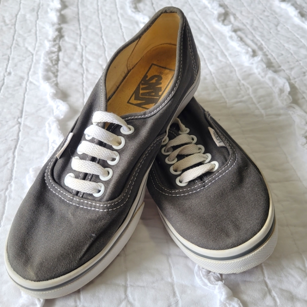 Vans Grey Smoke Sneakers W5.5 M4 EUC Super Clean